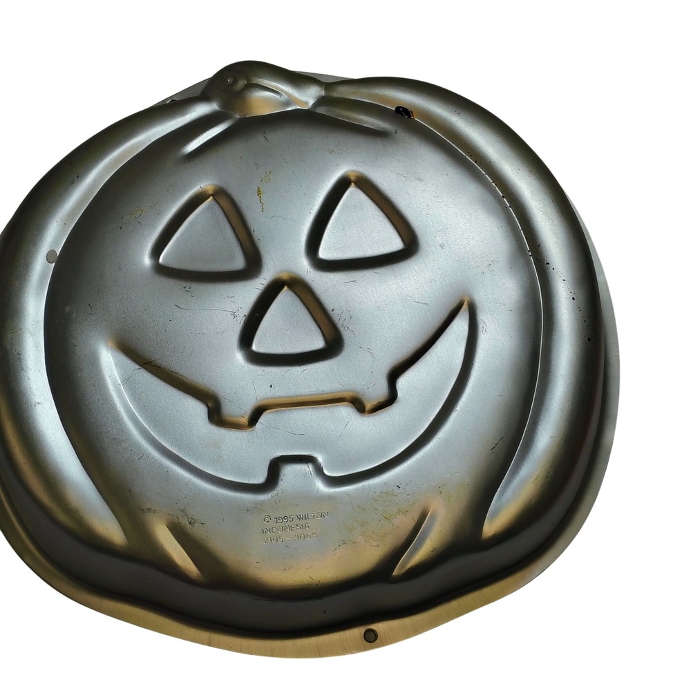Vintage Wilton 1995 Jack O Lantern Pumpkin Cake Pan Aluminum 2105-3068 Halloween
